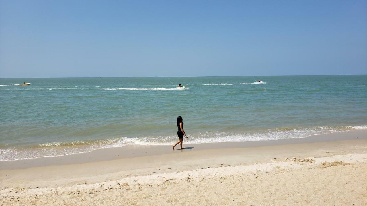 By The Sea Beach Luxury Resort - Batu Feringgi Luaran gambar