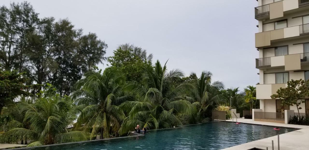 By The Sea Beach Luxury Resort - Batu Feringgi Luaran gambar